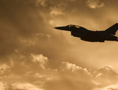 ΕΚΤΑΚΤΟ: F-16 έπιασε φωτιά κατά την απογείωση στο Τέξας των ΗΠΑ - Εκτινάχθηκε ο πιλότος (φωτό, βίντεο)